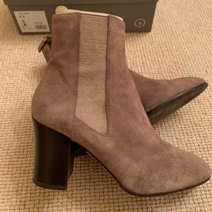 Aquatalia Frida suede bootie size 8 M